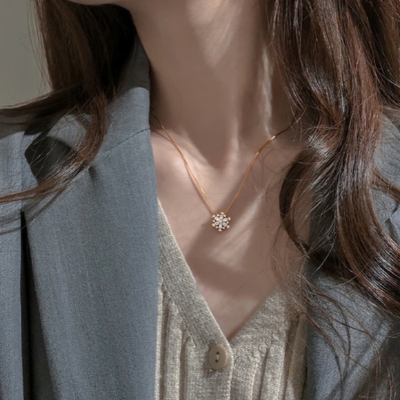 CZ Snowflake Necklace 925 - Picture 3 of 10